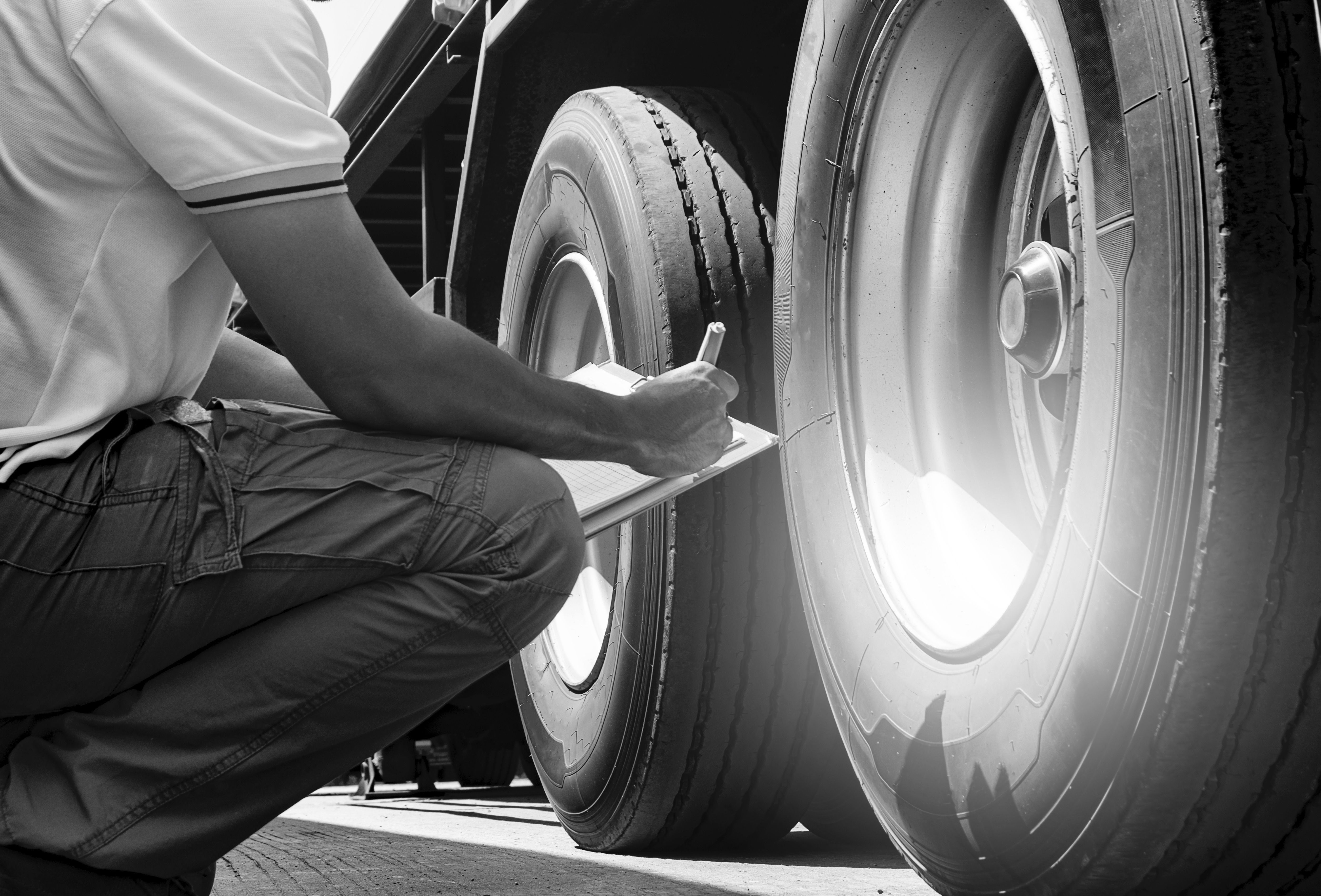 Daily Safety Inspections for Trucks and Buses: What Drivers Should Know